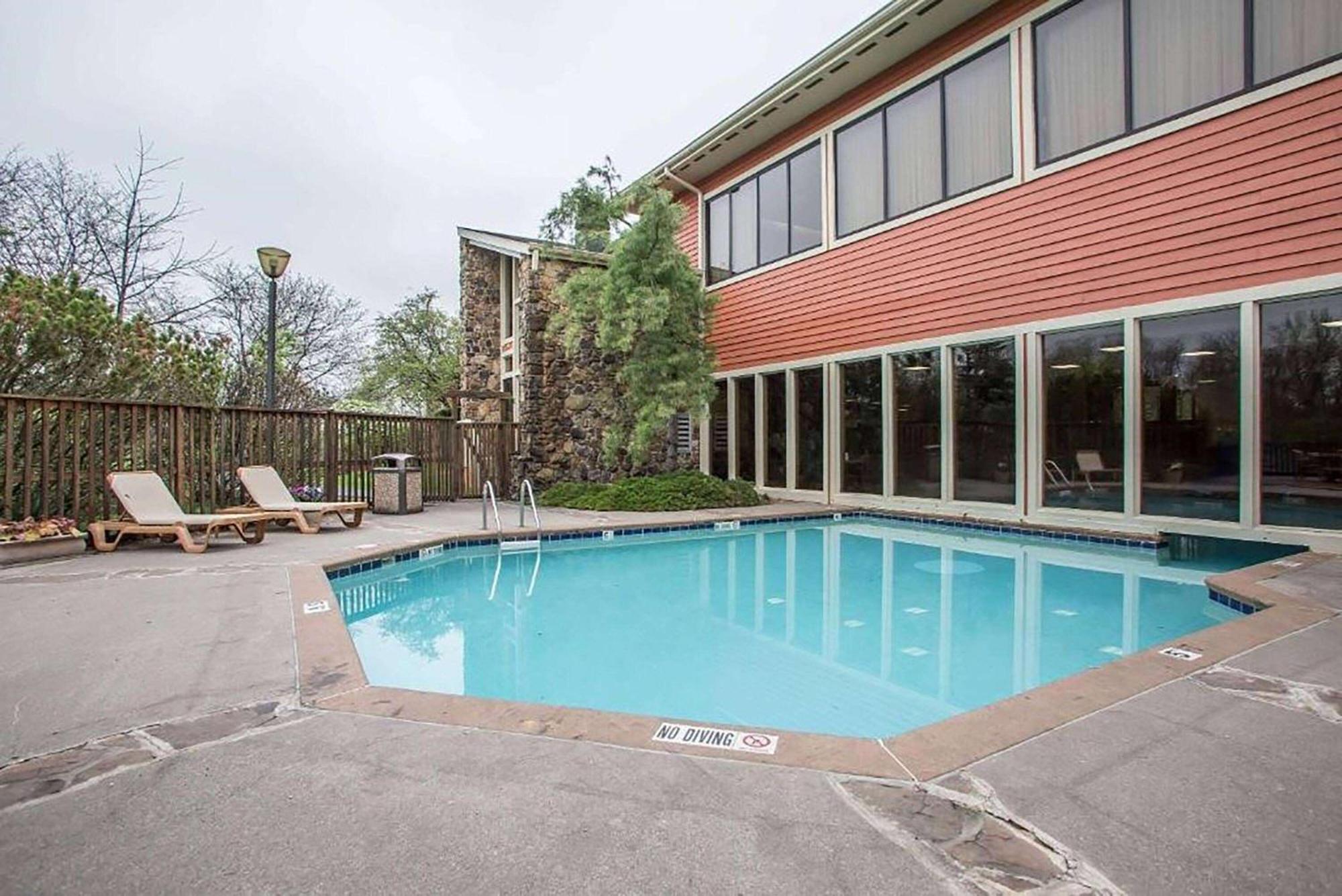 Howard Johnson By Wyndham Merrillville Eksteriør billede